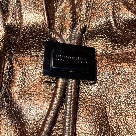 Preloved Burberry 2 way bag adjustable strap great condition zipper closure - Picture 3 of 13